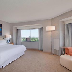 Corner Studio King Suite Tub Mobility Accessible